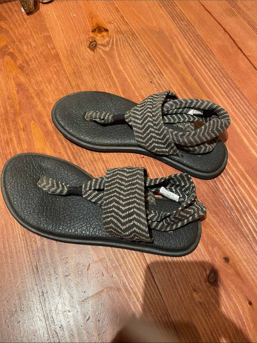 Sanuk Striped Black & Beige Wrap Sandals. Size 8